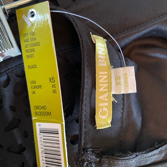 NWT-Gianni Bini Black, Cut Out skirt, XS - Picture 6 of 8